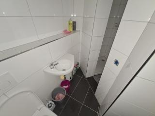 small private room for 1 to 5 people - - 7