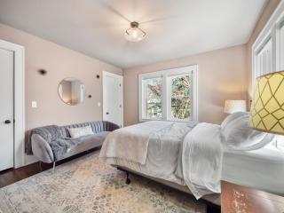 Spanish Charm 4bed/3bath - 5