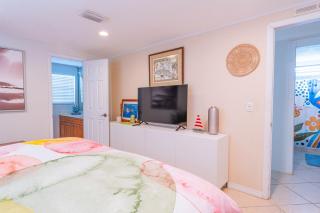Cozy Canal Retreat W Dock Near Sandbars, Fishing! - 2