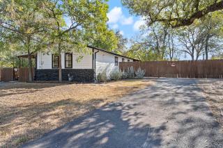Charming Home in Prime Location! - Austin - 3