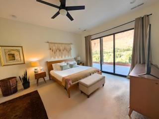 Modern Red Cliff Home with Private Pool - Leeds - 3