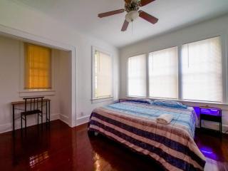 Hip and Cozy 2BR Miami Apartment - Miami - 4