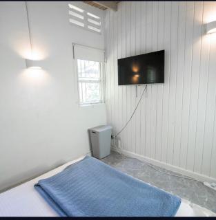 Modern holiday home located near the city centre of St George - Saint Georgeʼs - 4
