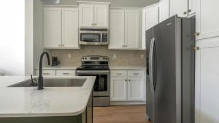 Landing at Lofts at Weston Lakeside - 1 Bedroom in Cary - Cary - 6