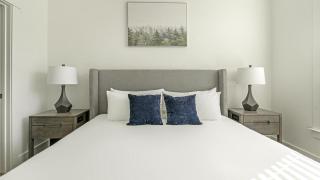 Landing at Lofts at Weston Lakeside - 1 Bedroom in Cary - Cary - 2