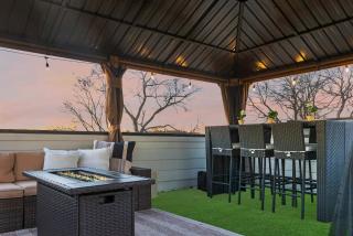 The Lyric - New Luxury Home, Rooftop with Firepit! - 1
