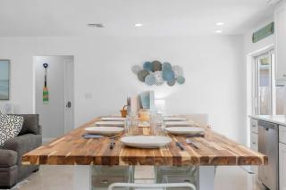 Heated Pool 5Mins to Beach 4Bed-2Bath King Bed - 4