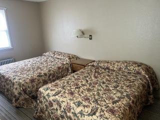 Virginian Hotel - - 4