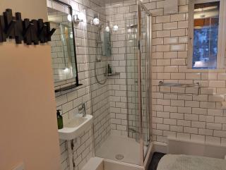 Tiny Space Central London Zone 1 - 5