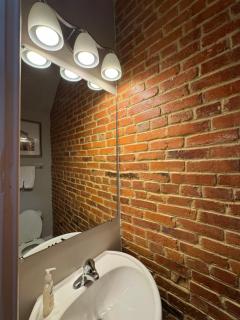 Classy Victorian Brownstone Subway Shopping - Washington, D.C. - 6