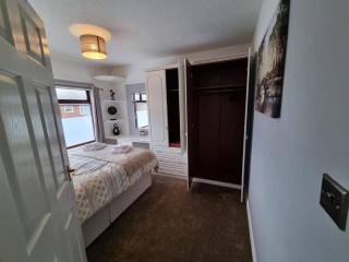 3 Bed Spacious House with Parking - Manchester - 8