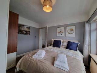 3 Bed Spacious House with Parking - Manchester - 6