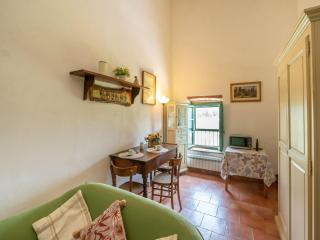 Charming Apartment in Collesalvetti with Garden - Nugola - 1