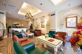 California Saigon Hotel & Rooftop Pool - 4