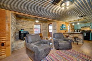 Relaxing Hochatown Cabin with Deck and Hot Tub! - 7