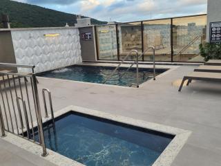 2 suítes luxo, piscina aquecida condomínio, familiar, proximo mar - Bombinhas - 0