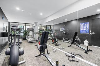 Central 2-Bed Apartment with River Views - Brisbane - 5