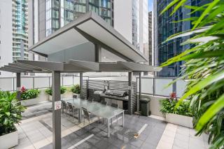 Central 2-Bed Apartment with River Views - Brisbane - 4