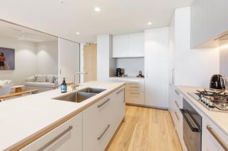 Oceanview 2BR 2BA in The Miles Residences Kirra - Gold Coast - 8