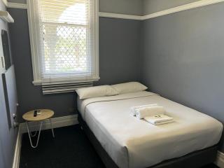 Swansea Hotel - Swansea - 8