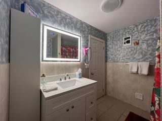 3 bedrooms in 2nd floor Modern Brooklyn home, Close to J train - Brooklyn - 2