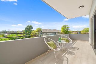 Bright & Elegant 2BR with 2 Parking in Mascot - 8