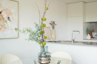 Bright & Elegant 2BR with 2 Parking in Mascot - Sydney - 7