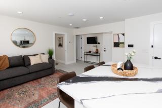 Family Duplex Suite in Downtown Sandusky Sleeps 12! - Sandusky - 6