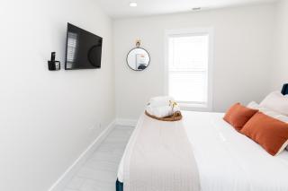 Family Duplex Suite in Downtown Sandusky Sleeps 12! - 3