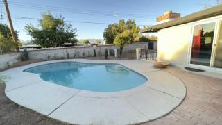 Private Home - Heated Pool, Billiards, Darts, Foosball, Fireplace, 5 Smart TVs, BBQ, Cotton Bedding - The Saguaro Sanctuary, Pool Heat Optional - Tucson - 9