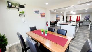 Private Home - Heated Pool, Billiards, Darts, Foosball, Fireplace, 5 Smart TVs, BBQ, Cotton Bedding - The Saguaro Sanctuary, Pool Heat Optional - Tucson - 2