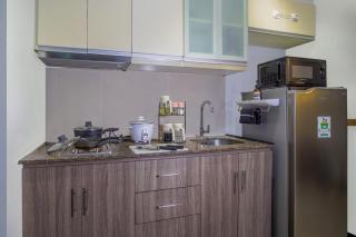 Vintage Mickey Disney Stay in BGC -200mbps wifi - Manila - 6