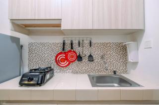 Comfortable and Cozy Living Studio Room at Dave Apartment By Travelio - Depok - 3
