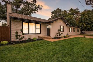 Sunset Point - Spacious 4-bedroom house in Elkhart with WiFi, AC, Swim Spa - 0