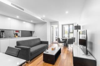 Modern Apartment next to Canberra Centre - 9