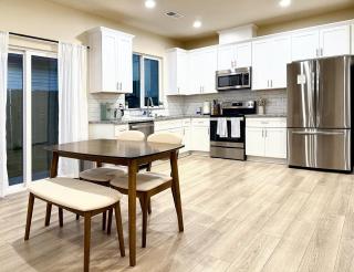 5 Min Walk to UCD Med Ctr - Stylish New Build Home - 8