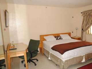 Room in Lodge - Mikagn Hotels and Suites - Ibadan - 1