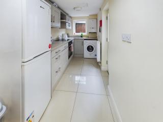 NEW! Classic 3BR House just 15 mins to city Centre - 5