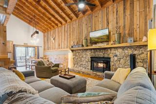 Hemlock Hideaway on the Creek - Nearby creek cozy hot tub and much more - Blue Ridge - 9