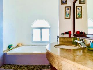 Deluxe Jacuzzi Balcony Room With Swimming Pool Air Conditioning and Parking - Playa del Carmen - 1