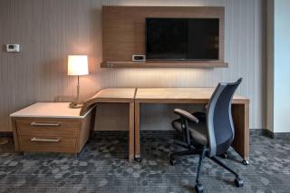 Courtyard by Marriott Kansas City Downtown/Convention Center - Kansas City - 2