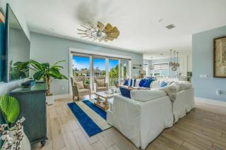 Batemans - New Luxury Canal Front Home with Pool Spa Dock Close to Bean Point Pine Ave - Anna Maria - 7