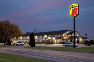 Super 8 by Wyndham Waverly - 5