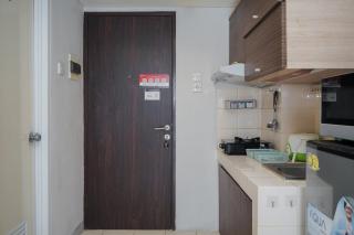 Comfortable and Simply Studio at Serpong Greenview Apartment By Travelio - 9