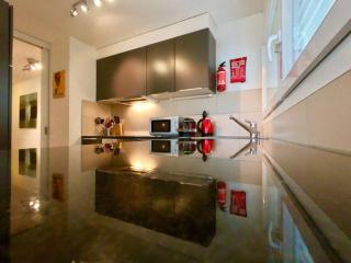 179 Comfortable sunny quiet good location and free parking included - Lausana - 9