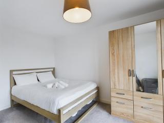 Free Parking Cozy 2 Bedroom Apartment in Belfast - 1