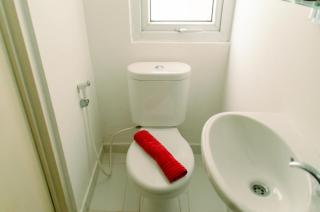 Cozy Studio Apartment at Aeropolis Residence No Kitchen near CGK Airport By Travelio - 6