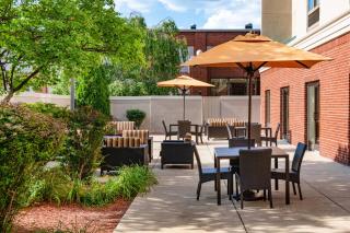 Courtyard by Marriott Bloomington - Bloomington - 4