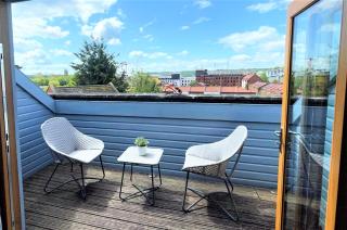 The Old Coach House: Luxury Harbourside Apartment - Bristol - 9
