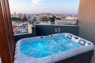 Anele Luxury Suites - Roof Top Jacuzzi - 1